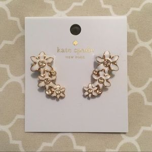 White flower Ear pin